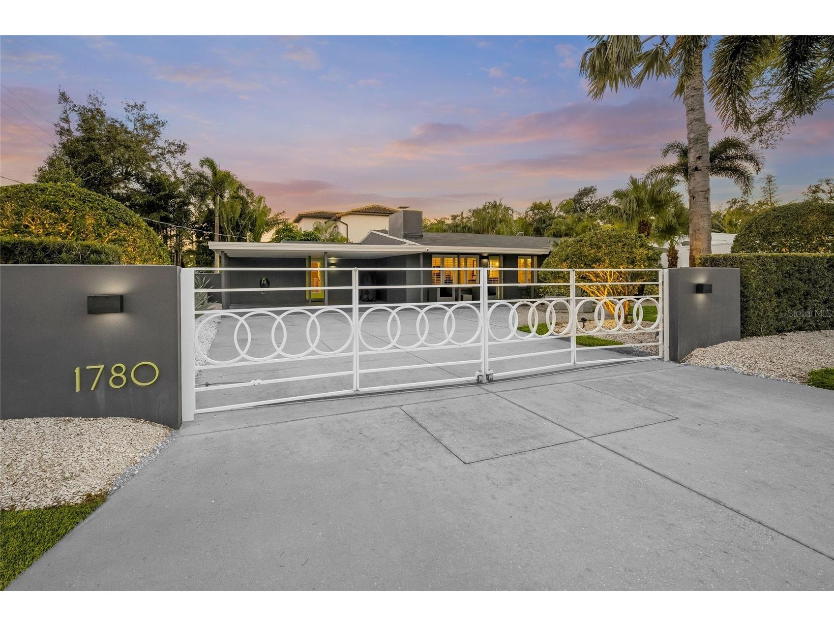 1780 Spring Creek Drive Sarasota FL 34239 A4681932 image1