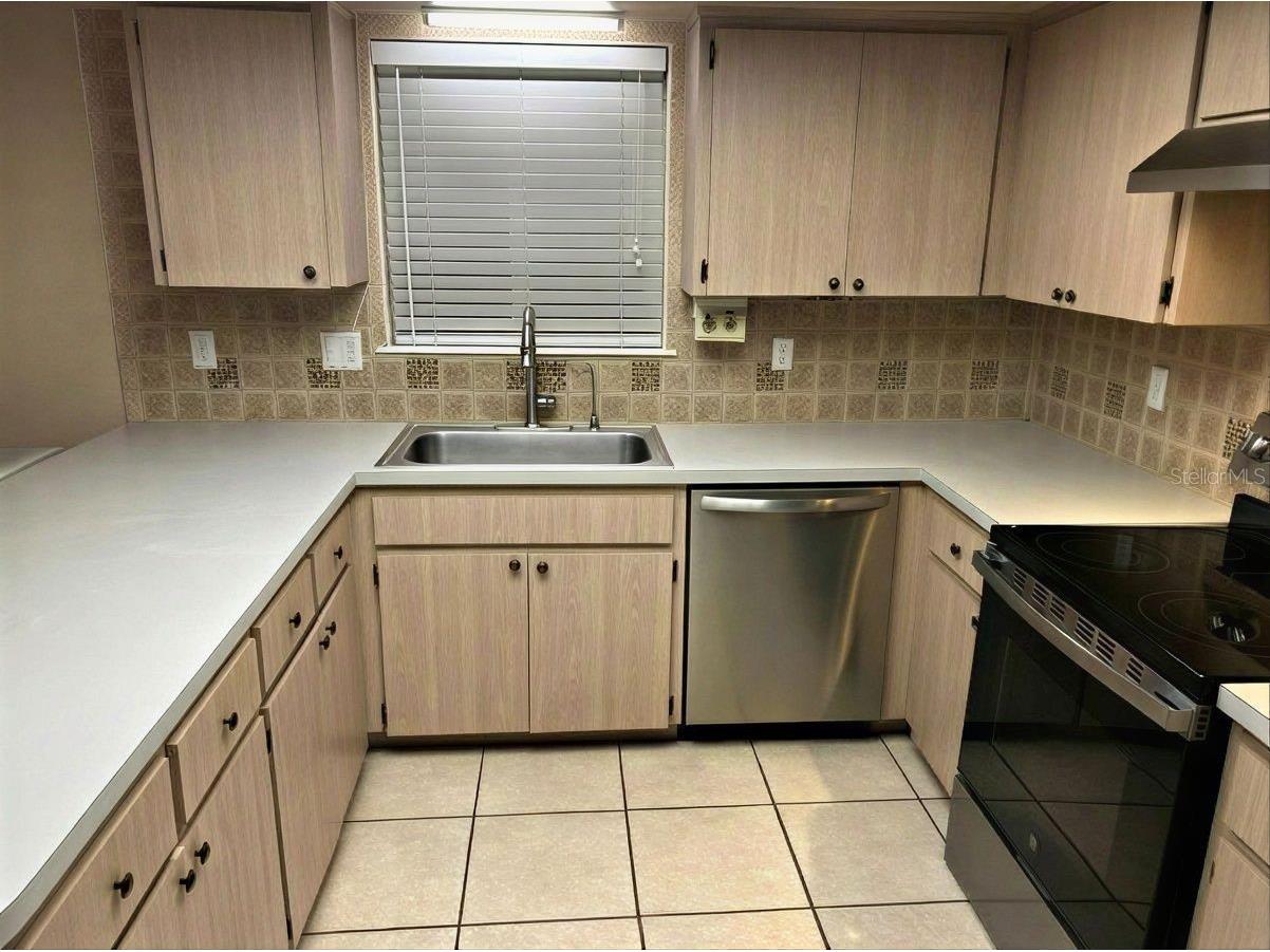 1783 Maryland Avenue NE Saint Petersburg FL 33703 TB8531755 image6