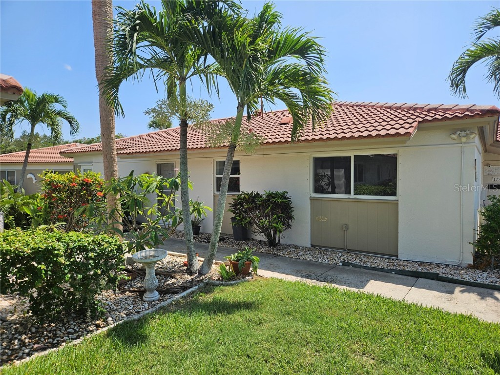 179 Vista Hermosa Circle #17B Sarasota FL 34242 A4660224 image1