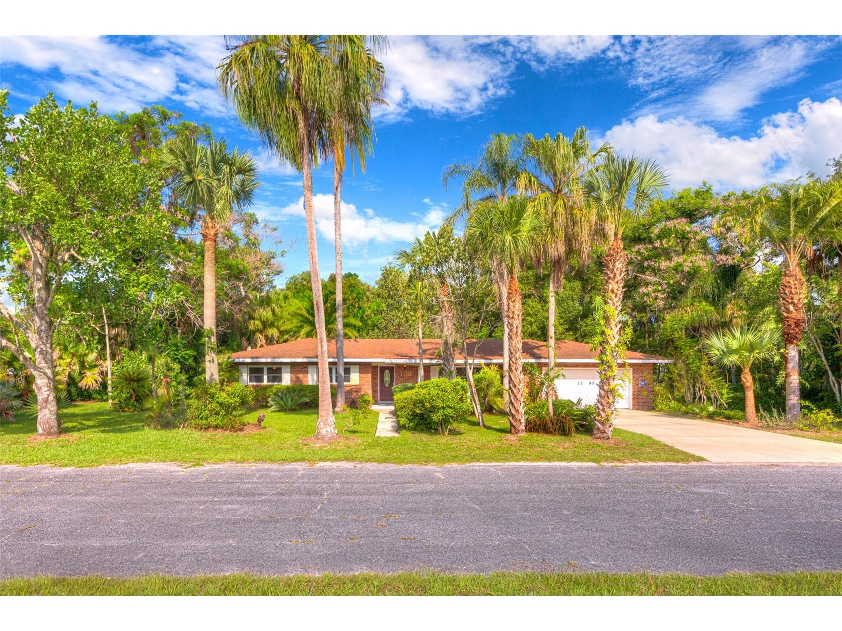 1790 N Clara Ave Deland FL 32720 V4949751 image1