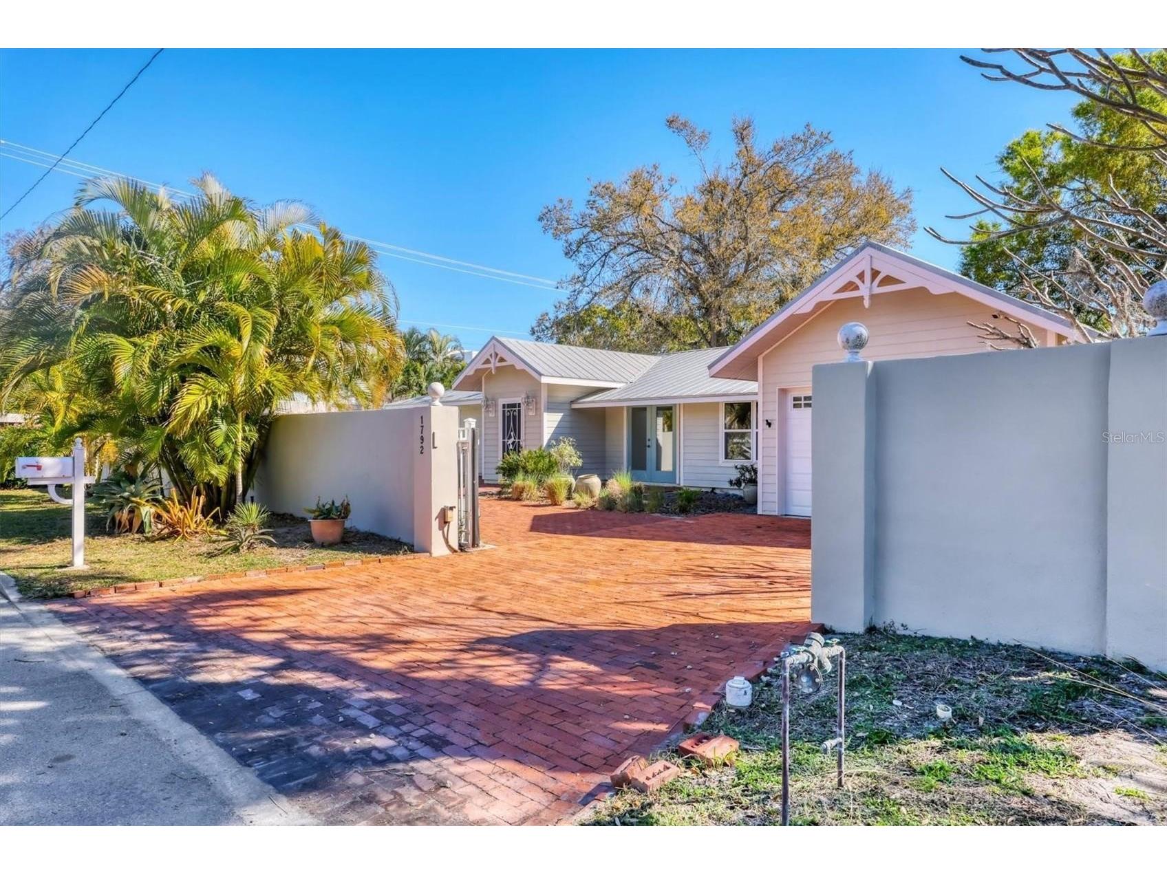 1792 Floyd Street Sarasota FL 34239 A4693825 image1