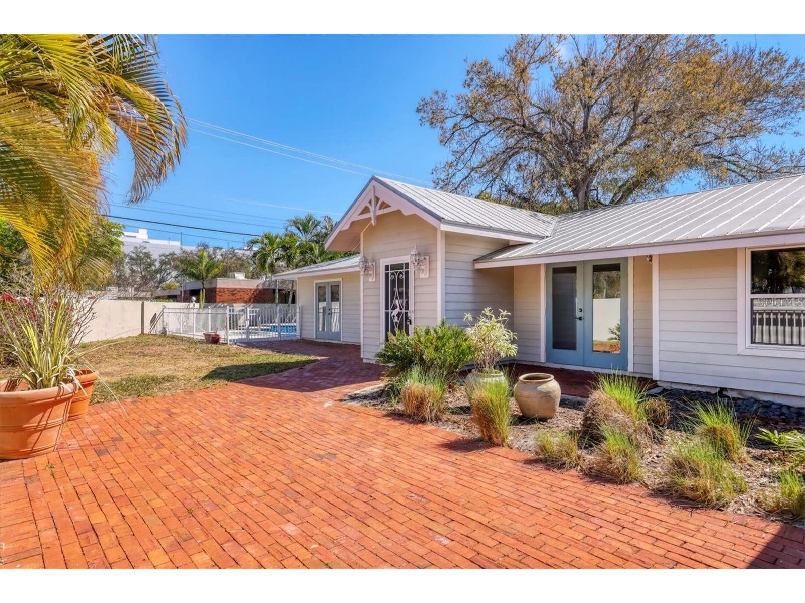 1792 Floyd Street Sarasota FL 34239 A4693825 image37
