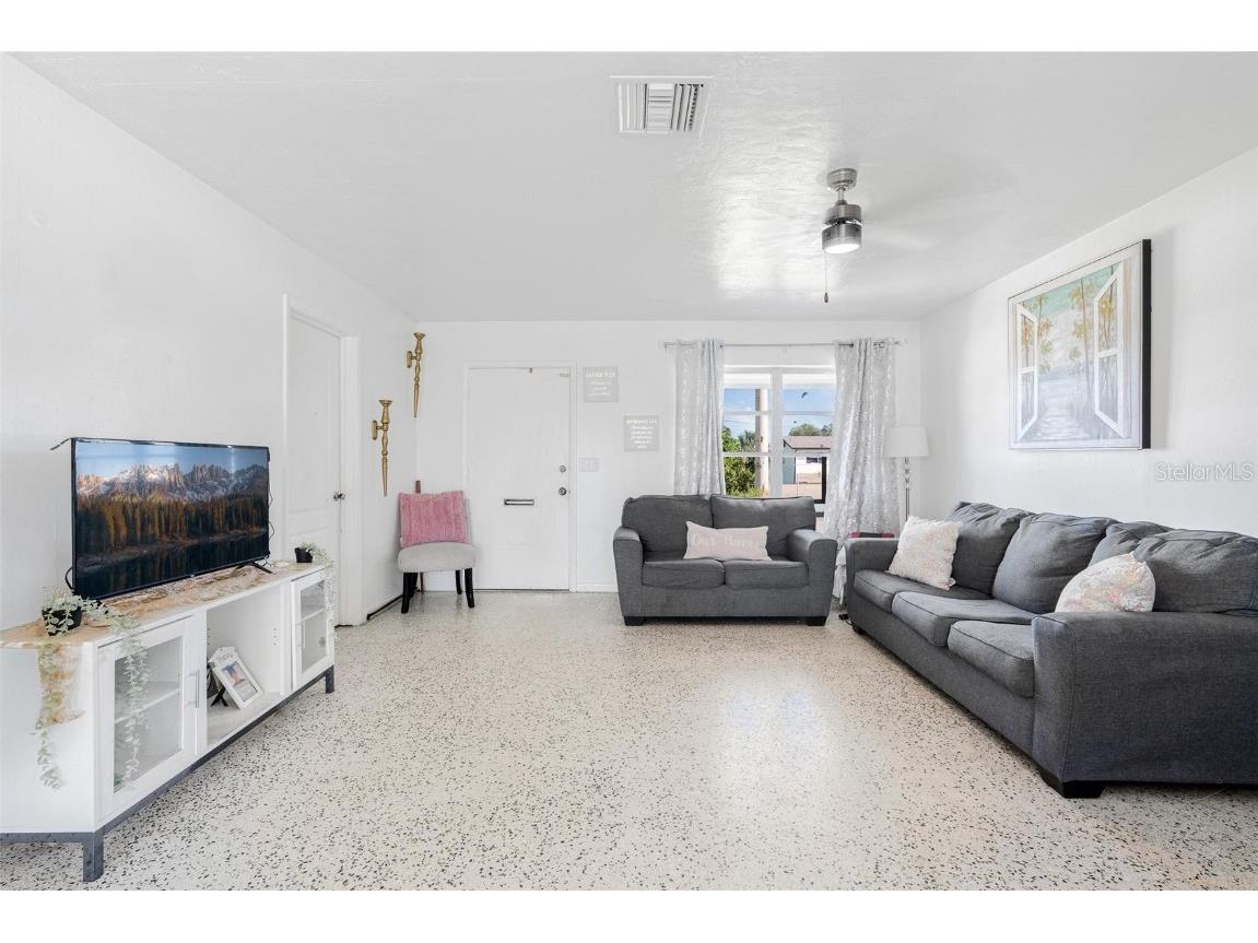 1794 Saxon Boulevard Deltona FL 32725 V4944982 image3