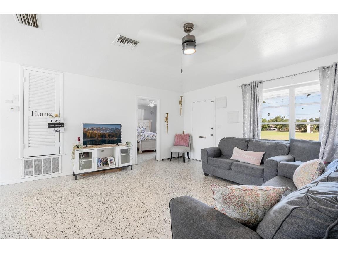 1794 Saxon Boulevard Deltona FL 32725 V4944982 image4