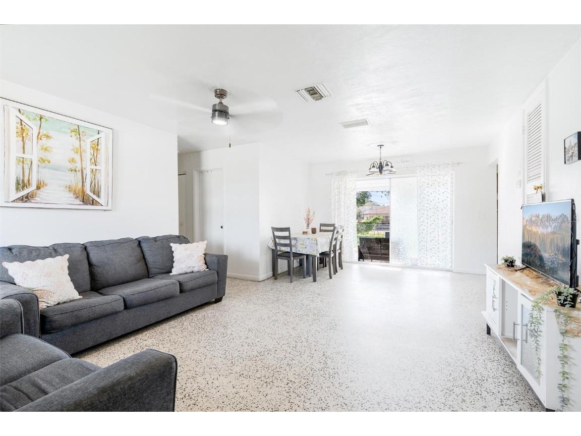 1794 Saxon Boulevard Deltona FL 32725 V4944982 image5