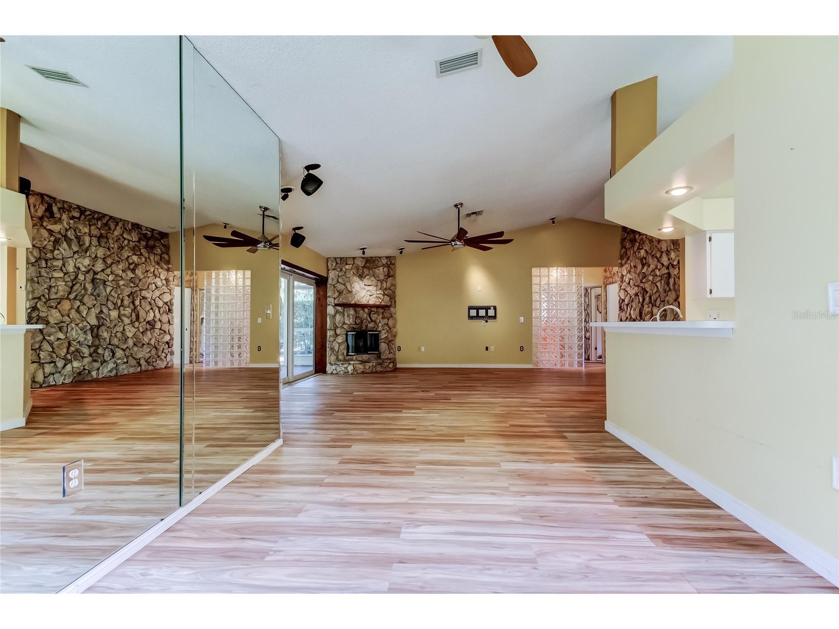 1795 Bayhill Drive Oldsmar FL 34677 TB8476650 image13