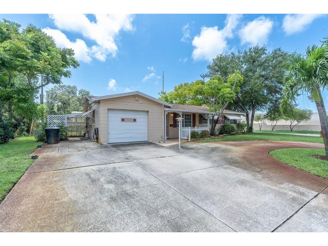 1798 Devonshire Drive N Saint Petersburg FL 33710 U8212290 image1