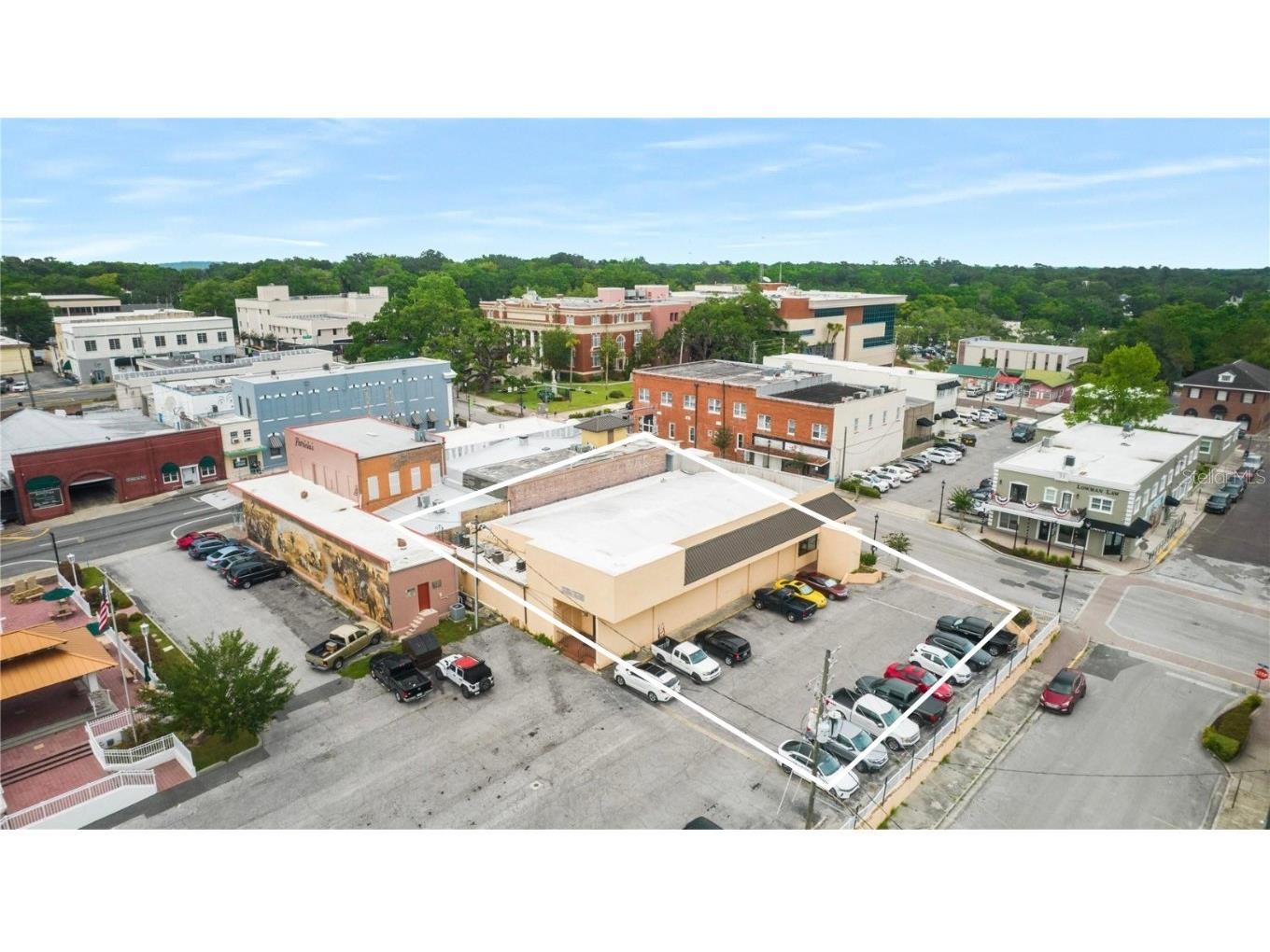 18 S Main Street Brooksville FL 34601 W7845732 image1