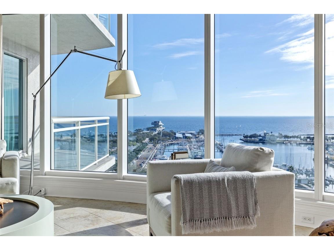 180 Beach Drive NE #1402 Saint Petersburg FL 33701 U8224063 image1