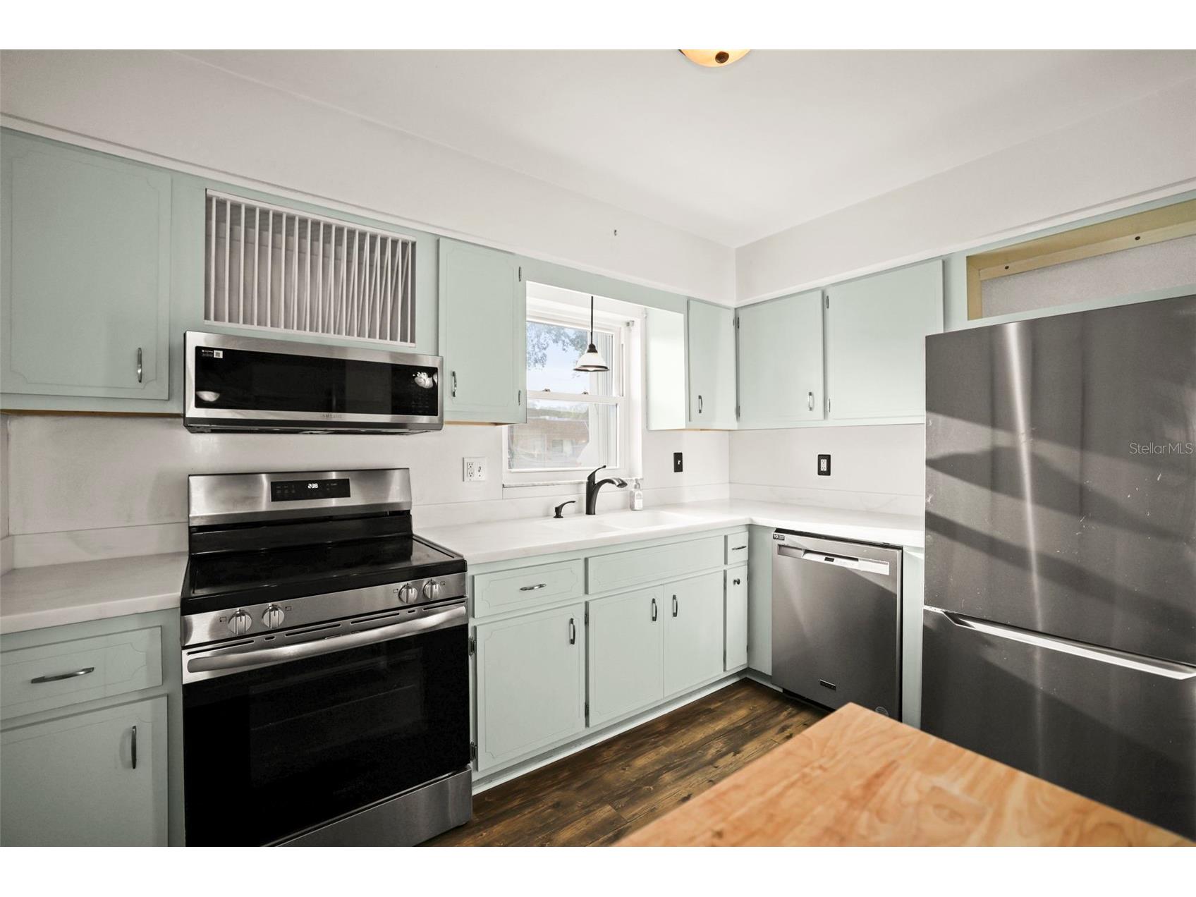 180 Sky Loch Drive W Dunedin FL 34698 TB8528643 image3