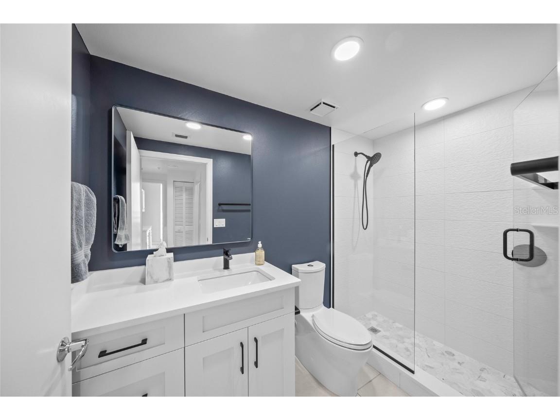 1800 Benjamin Franklin Drive #A1003 Sarasota FL 34236 A4673278 image29