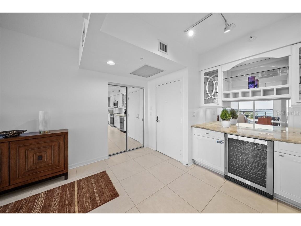 1800 Benjamin Franklin Drive #A1003 Sarasota FL 34236 A4673278 image5