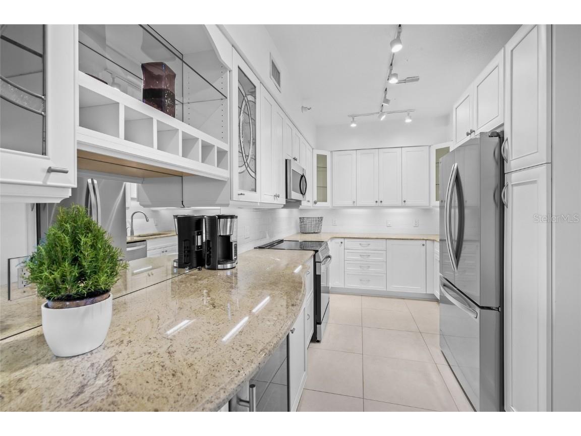 1800 Benjamin Franklin Drive #A1003 Sarasota FL 34236 A4673278 image7