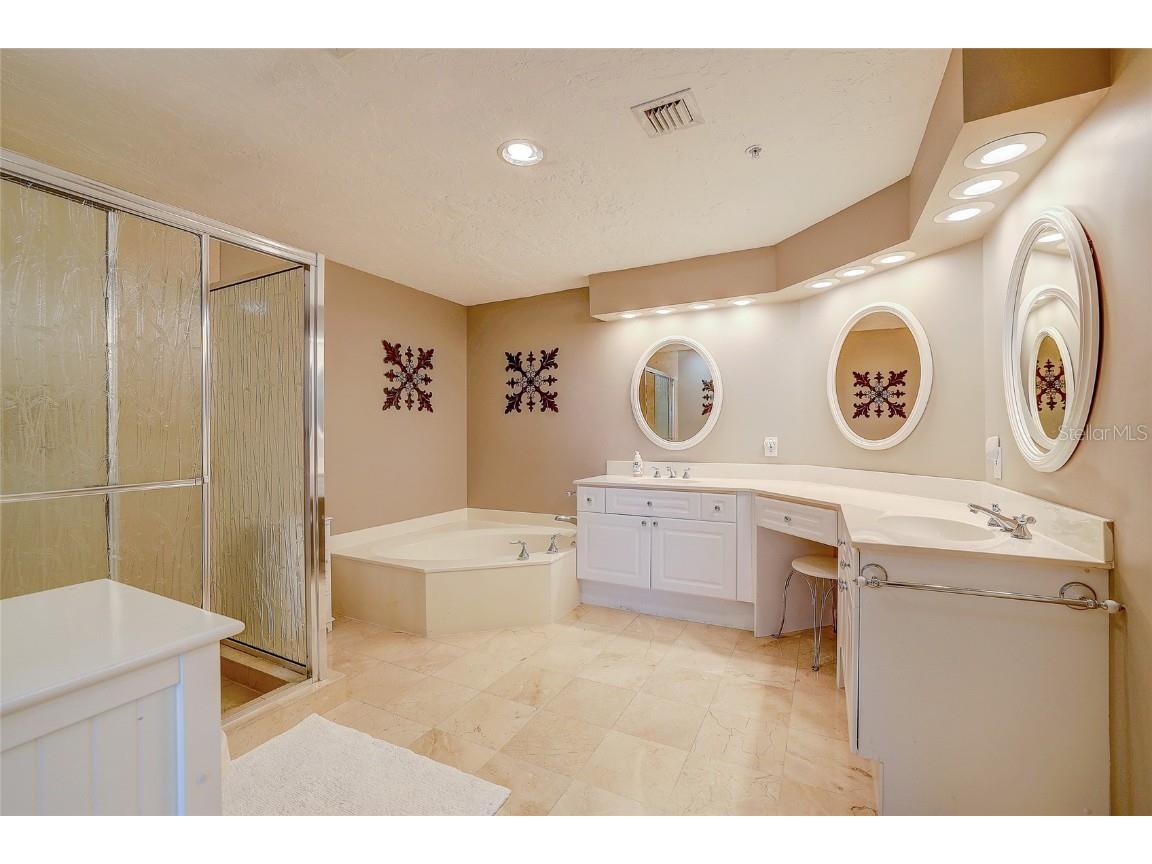 1800 Benjamin Franklin Drive #A202 Sarasota FL 34236 - GULF OF MEXICO A4670179 image17