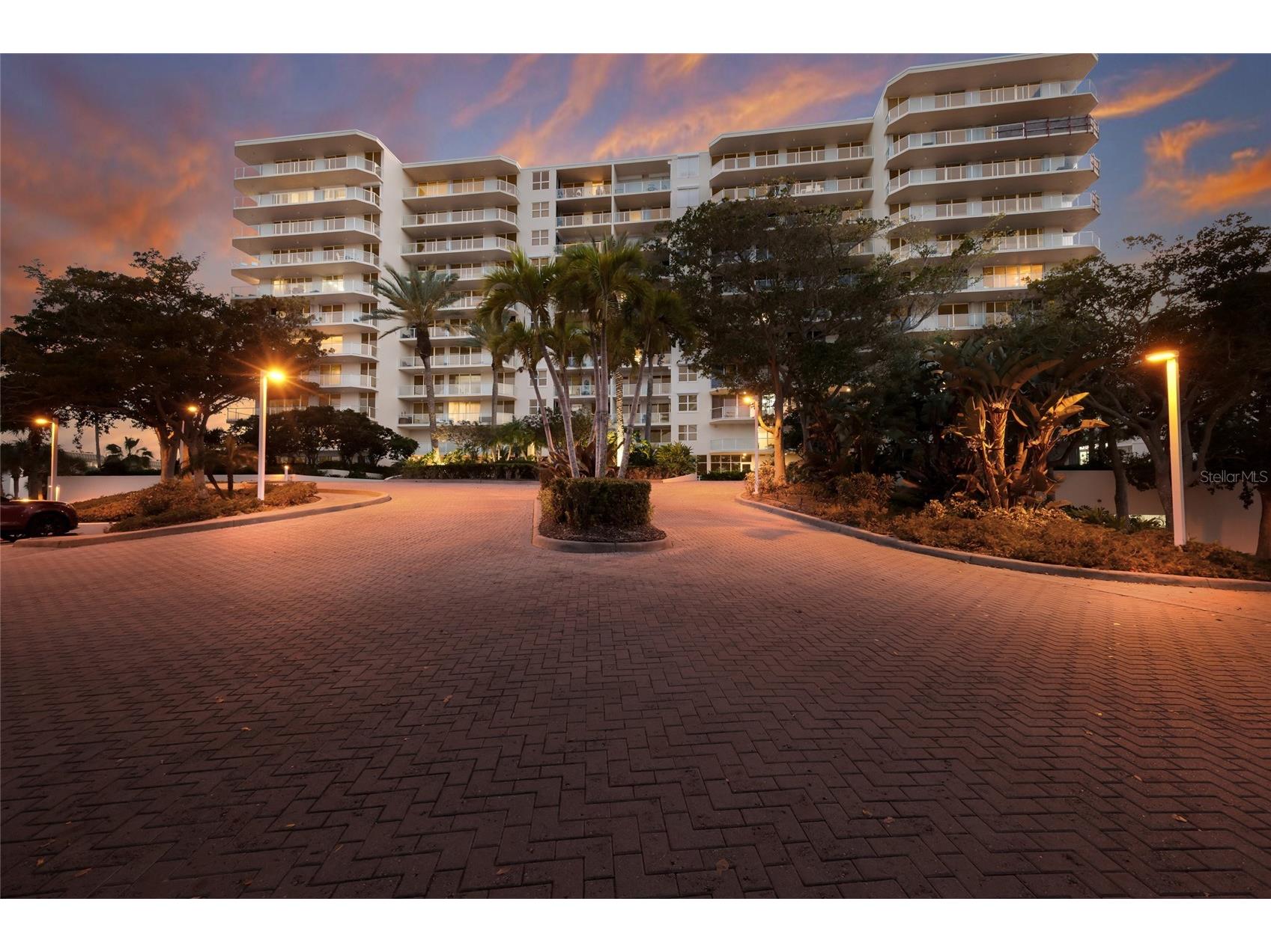 1800 Benjamin Franklin Drive #B1006 Sarasota FL 34236 A4686994 image1