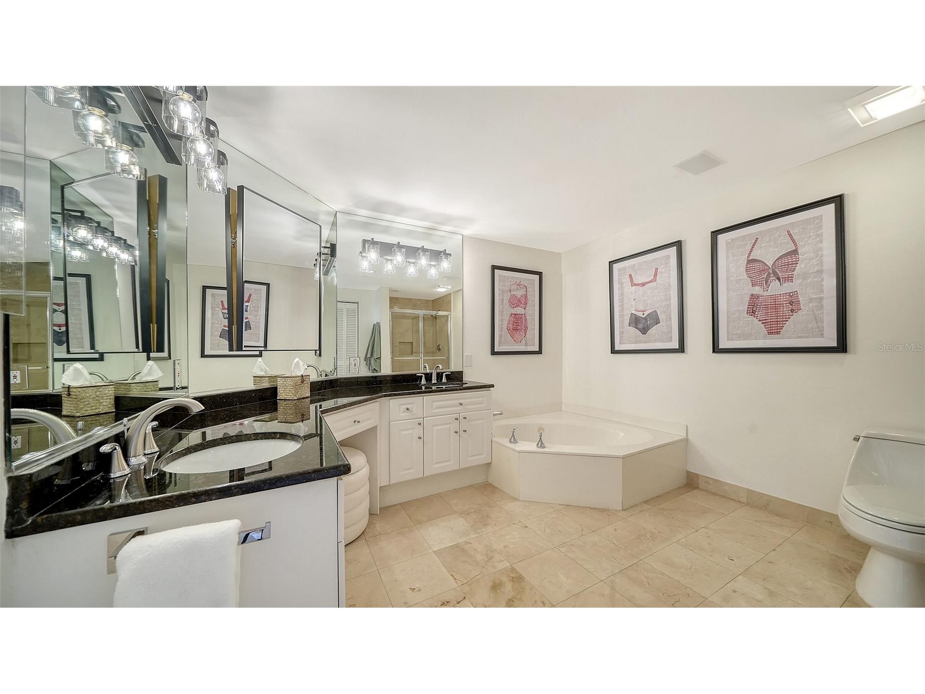 1800 Benjamin Franklin Drive #B308 Sarasota FL 34236 A4689391 image25
