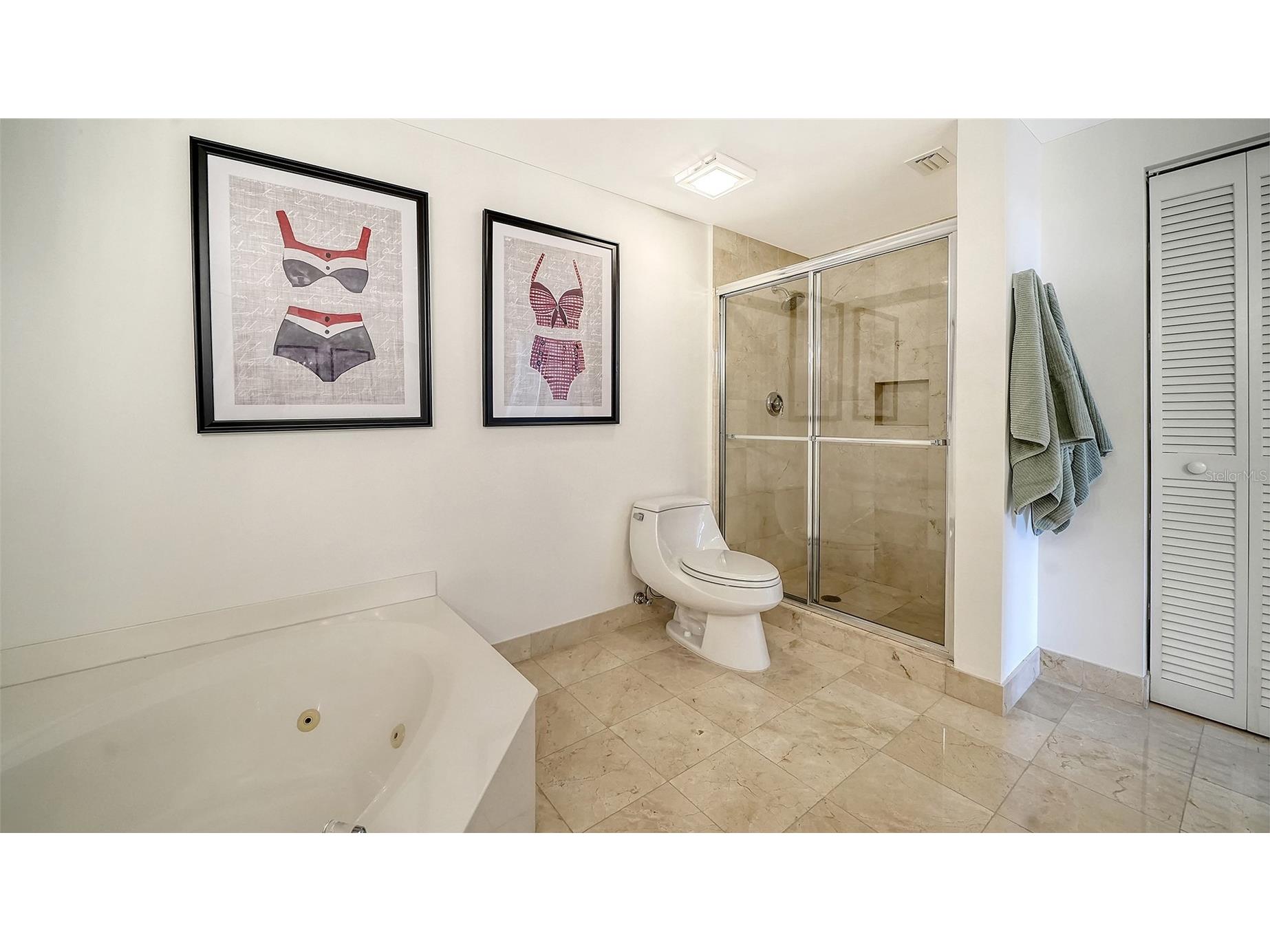 1800 Benjamin Franklin Drive #B308 Sarasota FL 34236 A4689391 image26
