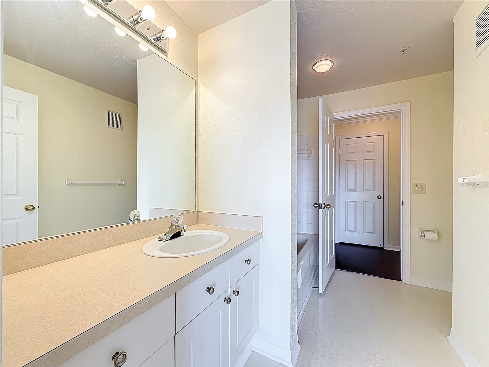 18001 Richmond Place Drive #1233 Tampa FL 33647 TB8479674 image17