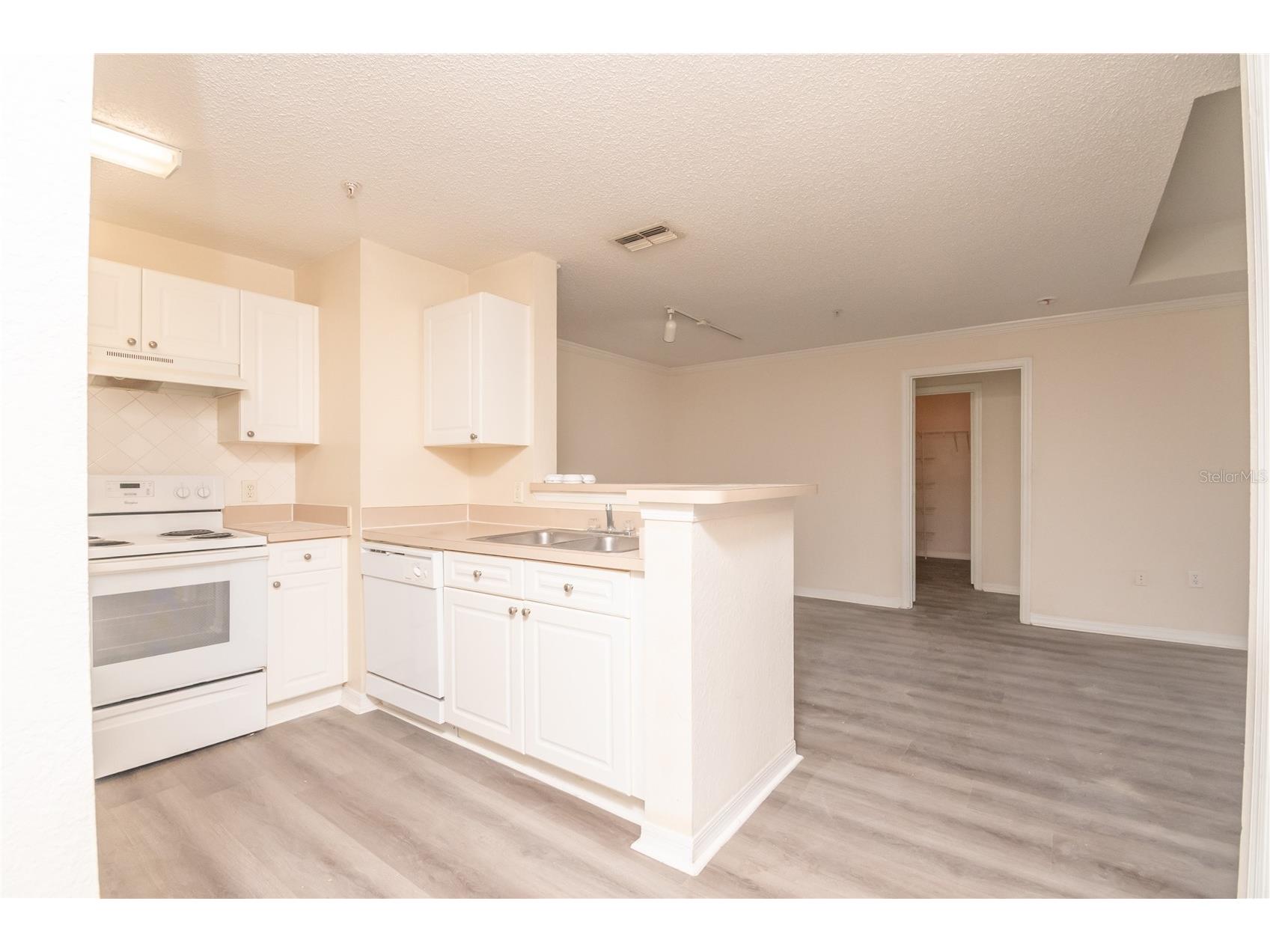 18001 Richmond Place Drive #834 Tampa FL 33647 C7522658 image5