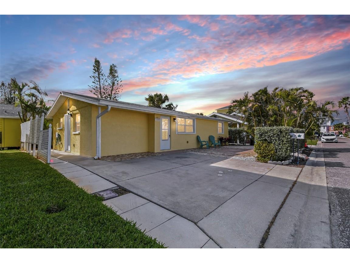 18002 3rd Street E Redington Shores FL 33708 TB8344686 image1