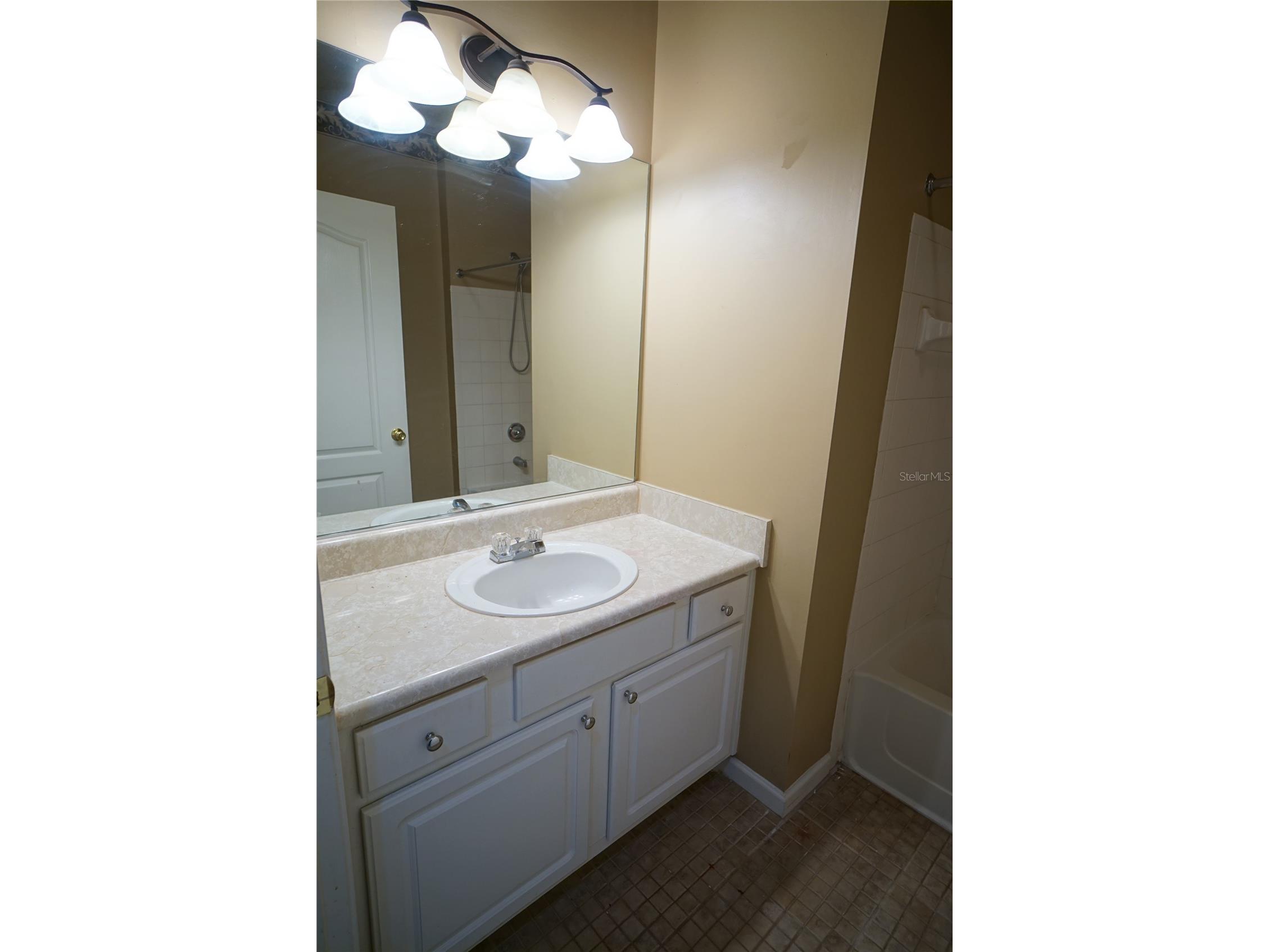 18004 Villa Creek Drive Tampa FL 33647 TB8523621 image10