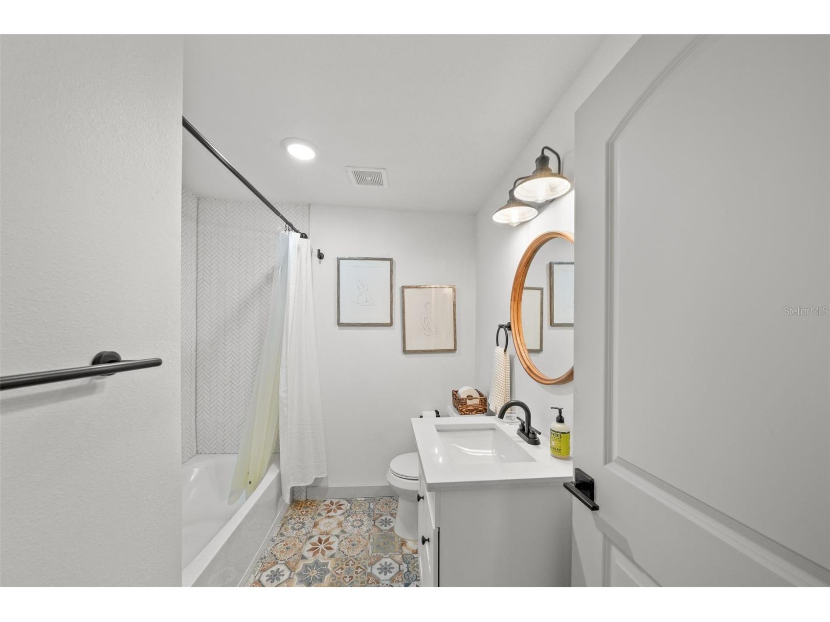 1801 E Knollwood Street Tampa FL 33610 TB8489520 image13