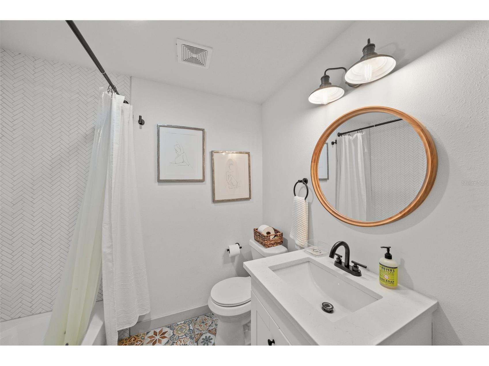 1801 E Knollwood Street Tampa FL 33610 TB8489520 image14
