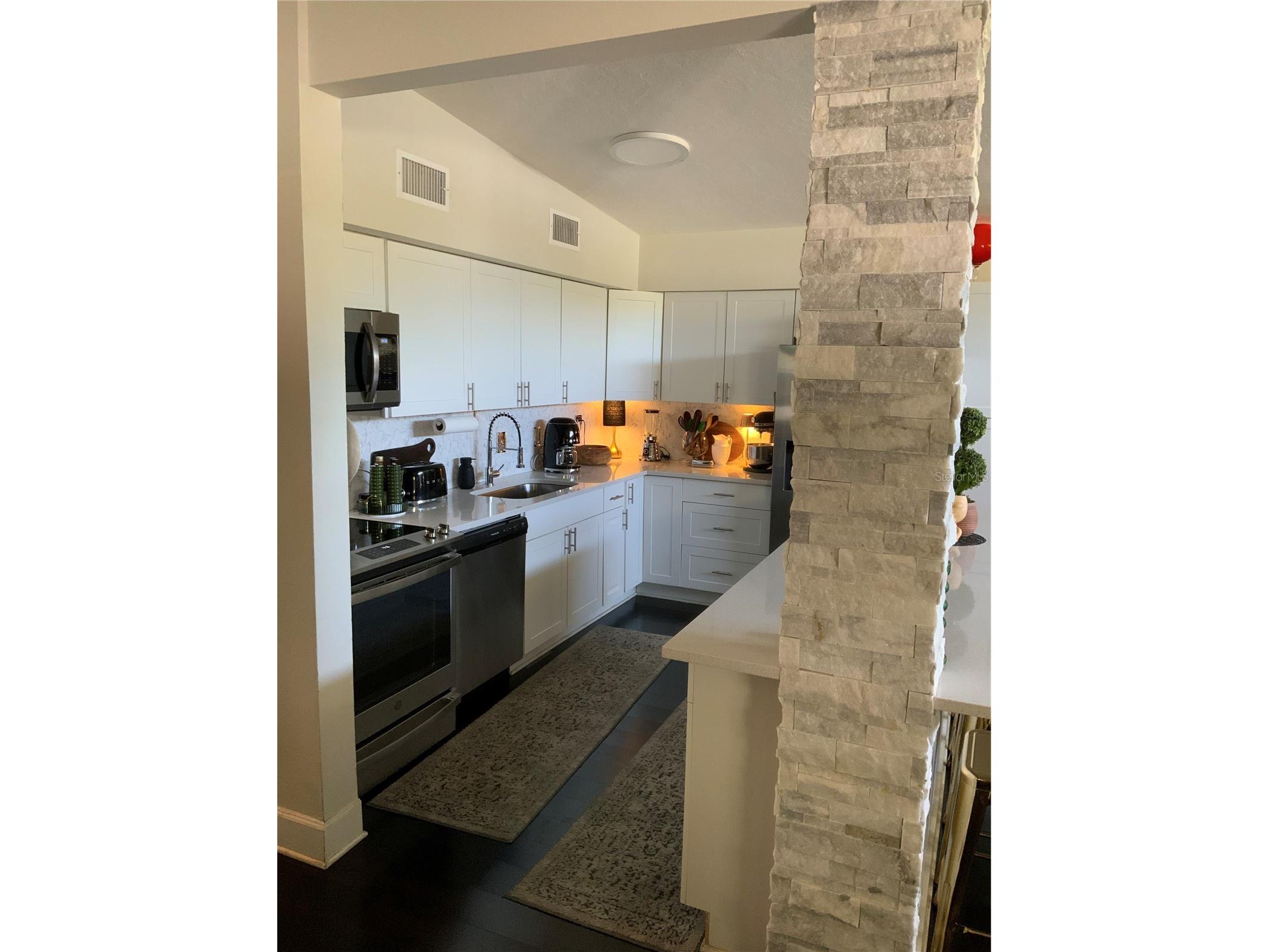 1801 Marilyn Avenue Bradenton FL 34207 - INTERCOASTAL WATERWAY A4653868 image9