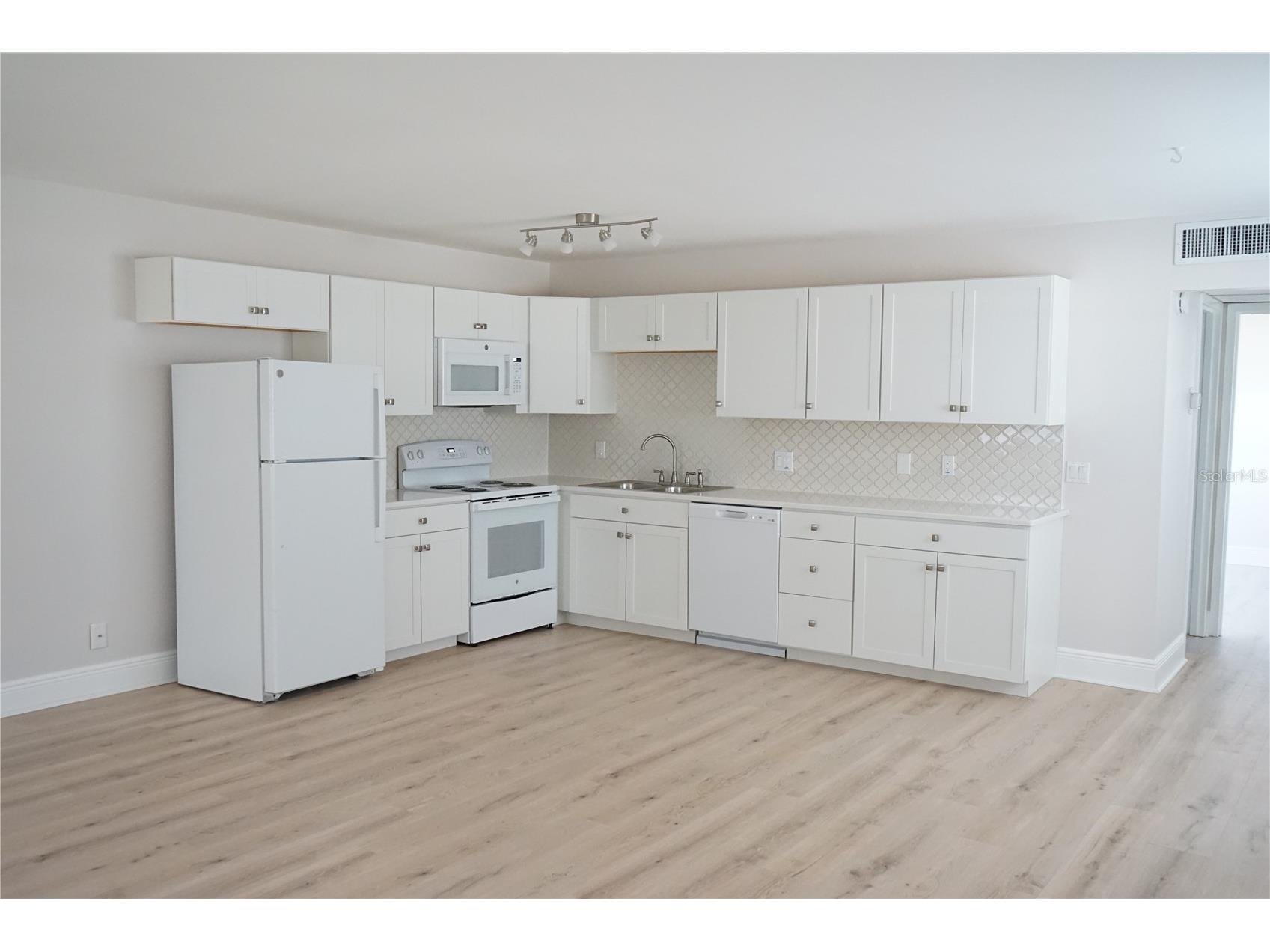 1802 Bedford Terrace #183 Sun City Center FL 33573 TB8489624 image2