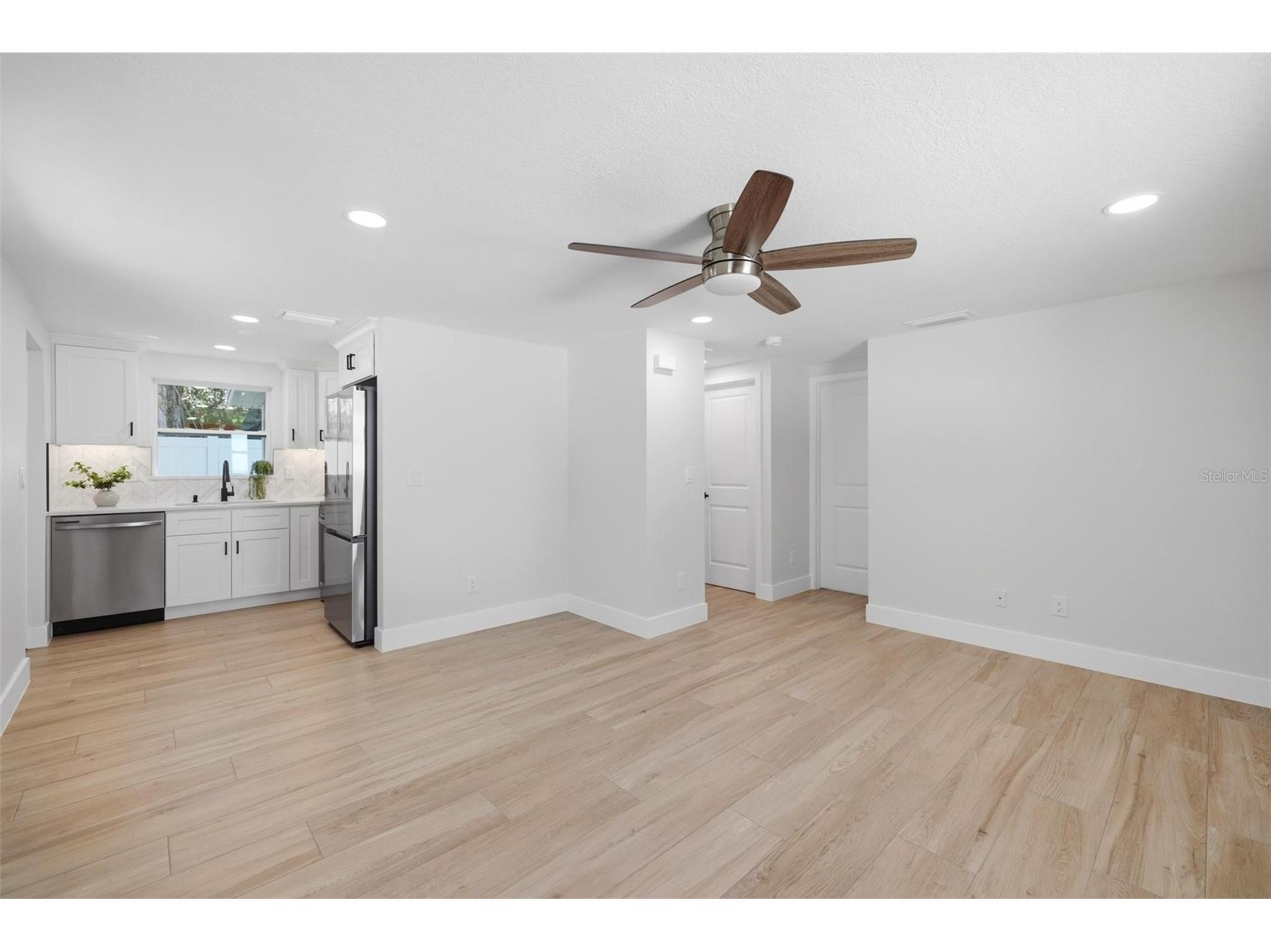 1802 Robinhood Street Sarasota FL 34231 A4689759 image4