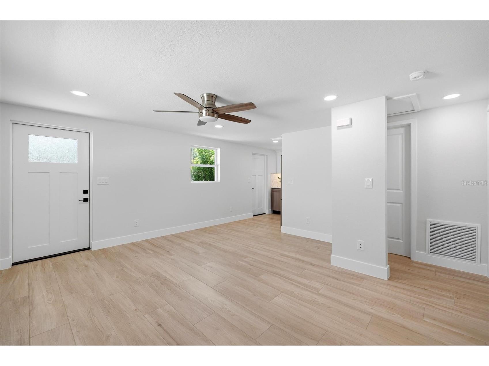 1802 Robinhood Street Sarasota FL 34231 A4689759 image5