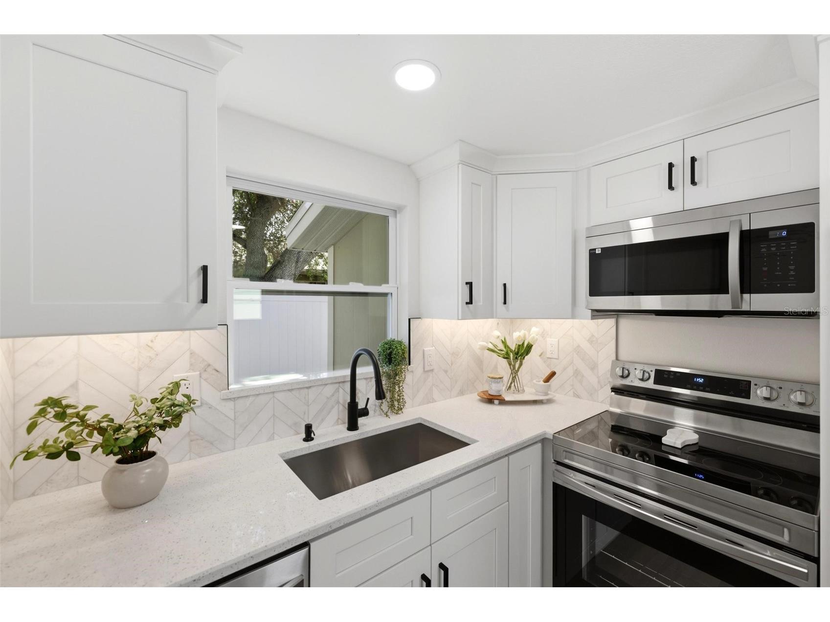 1802 Robinhood Street Sarasota FL 34231 A4689759 image7