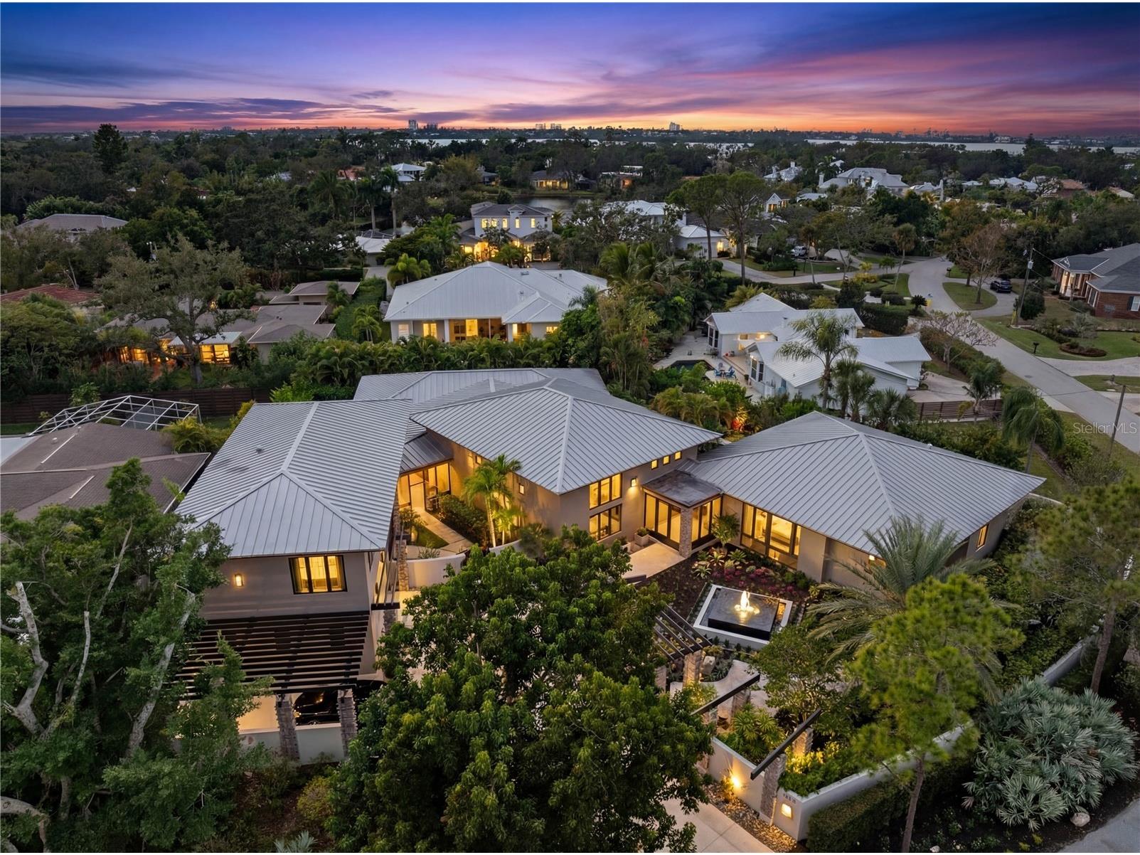 1804 N Lake Shore Drive Sarasota FL 34231 A4679067 image1