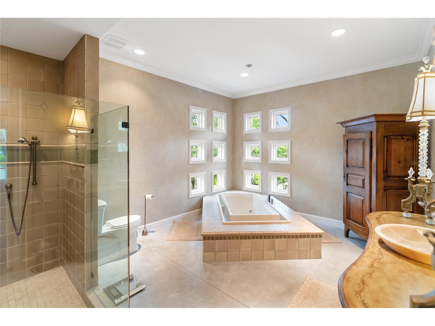 1804 N Lake Shore Drive Sarasota FL 34231 A4679067 image19