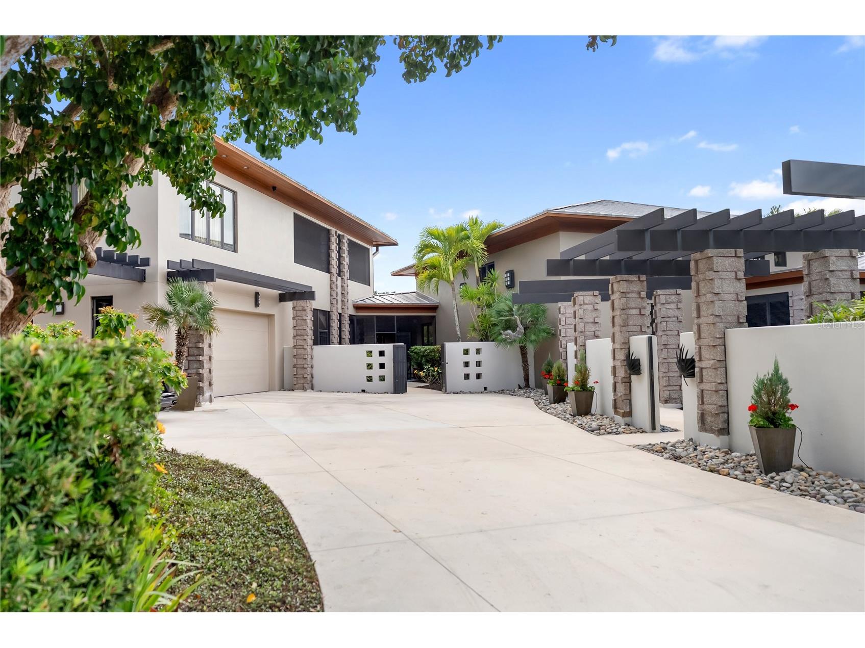 1804 N Lake Shore Drive Sarasota FL 34231 A4679067 image2