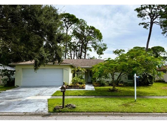 1805 Springwood Drive Sarasota FL 34232 A4665444 image1
