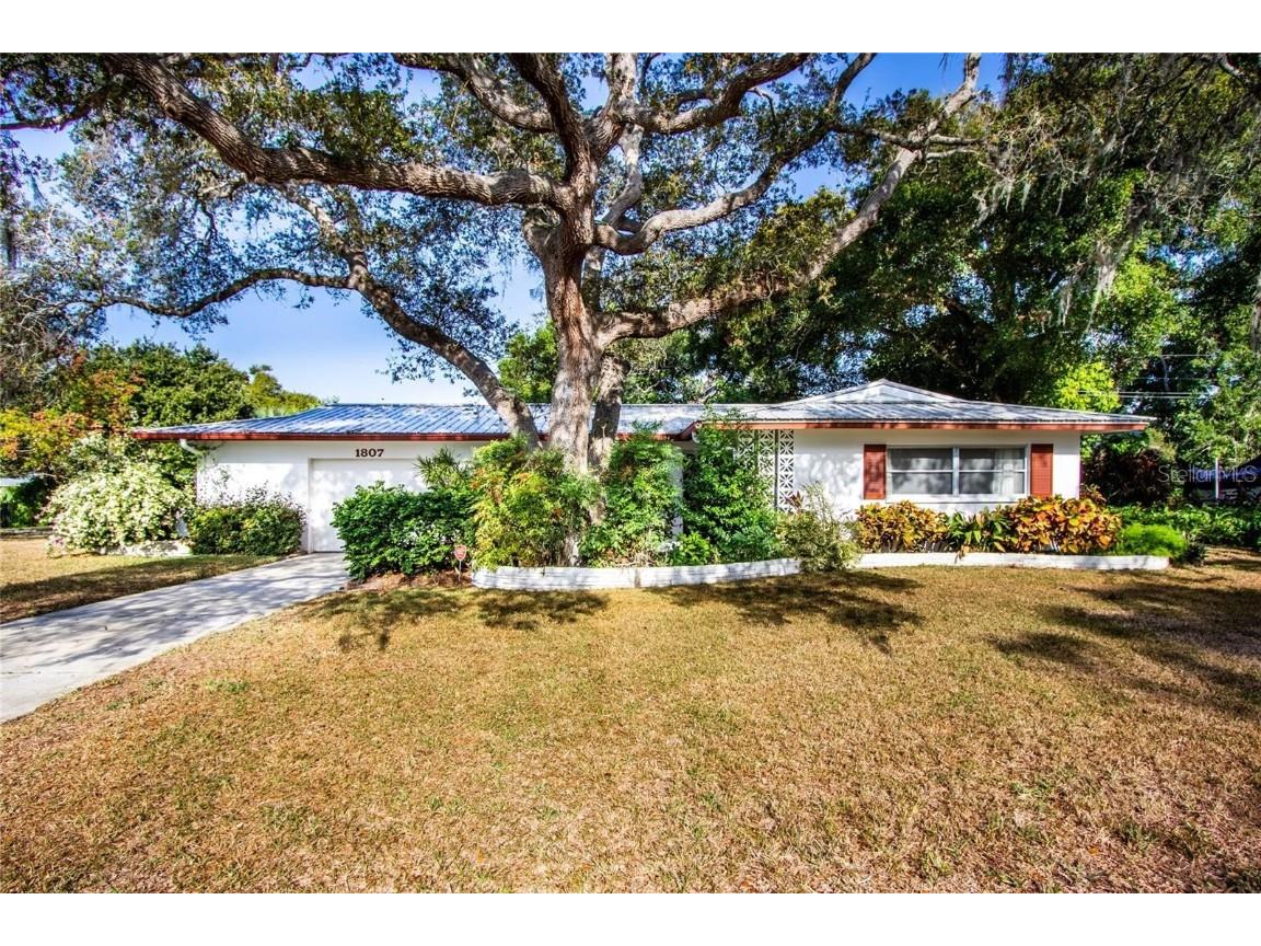 1807 Coquina Drive Sarasota FL 34231 A4582075 image1