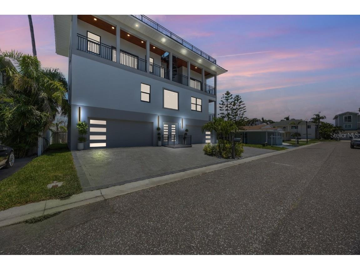 18077 3rd Street E Redington Shores FL 33708 TB8406668 image1