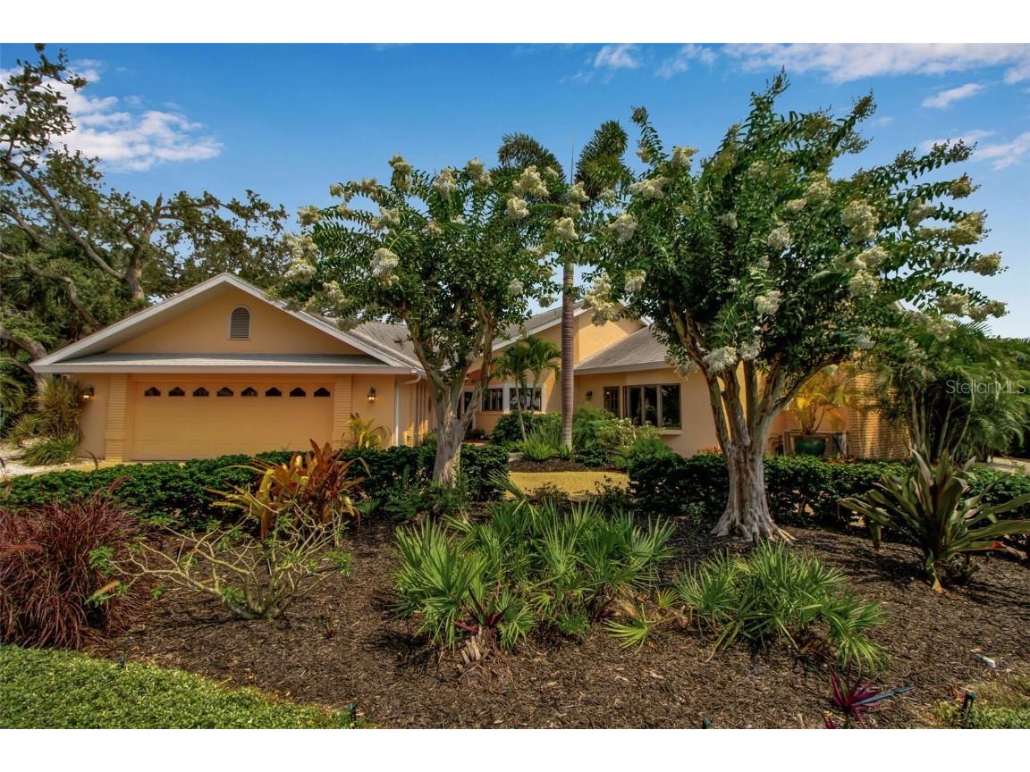 1808 Coquina Drive Sarasota FL 34231 - INTRACOASTAL BAYFRONT A4655115 image1