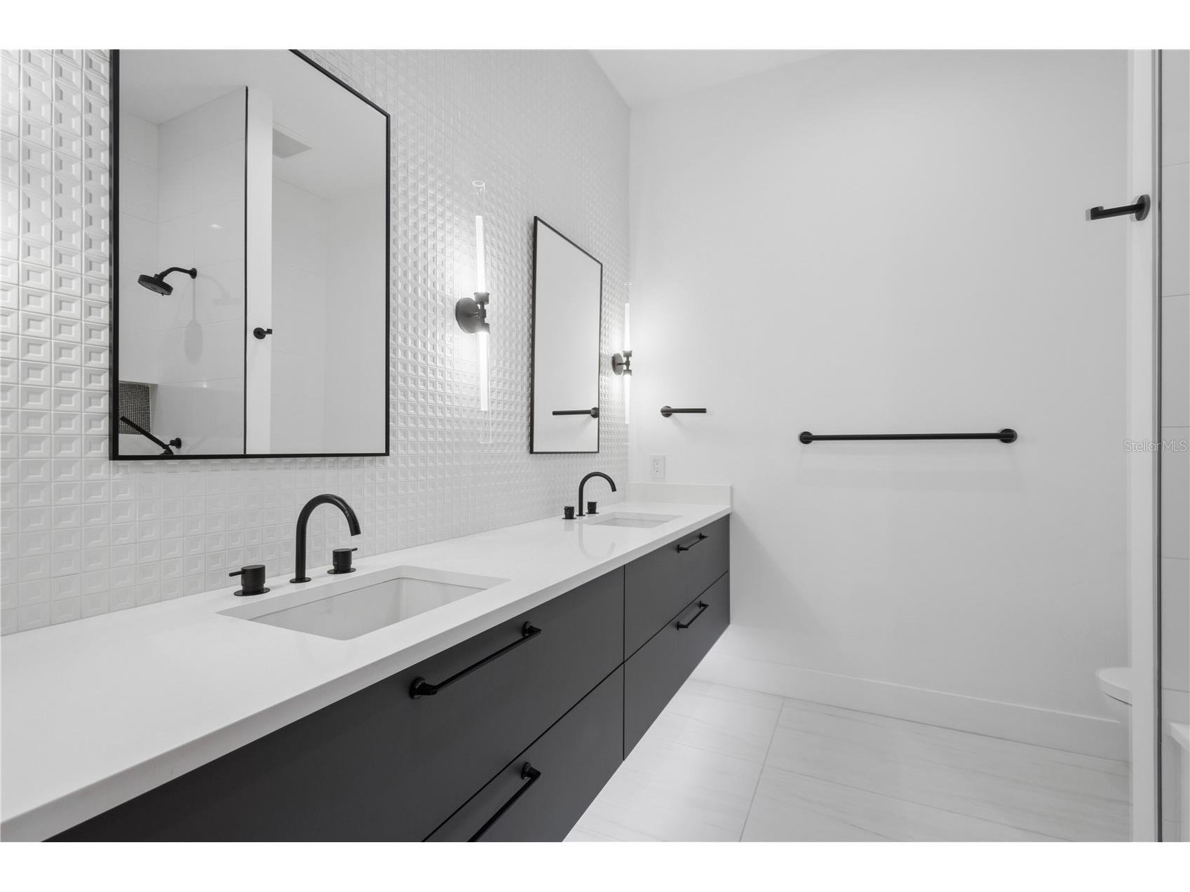 1808 Flower Drive Sarasota FL 34239 A4669396 image32