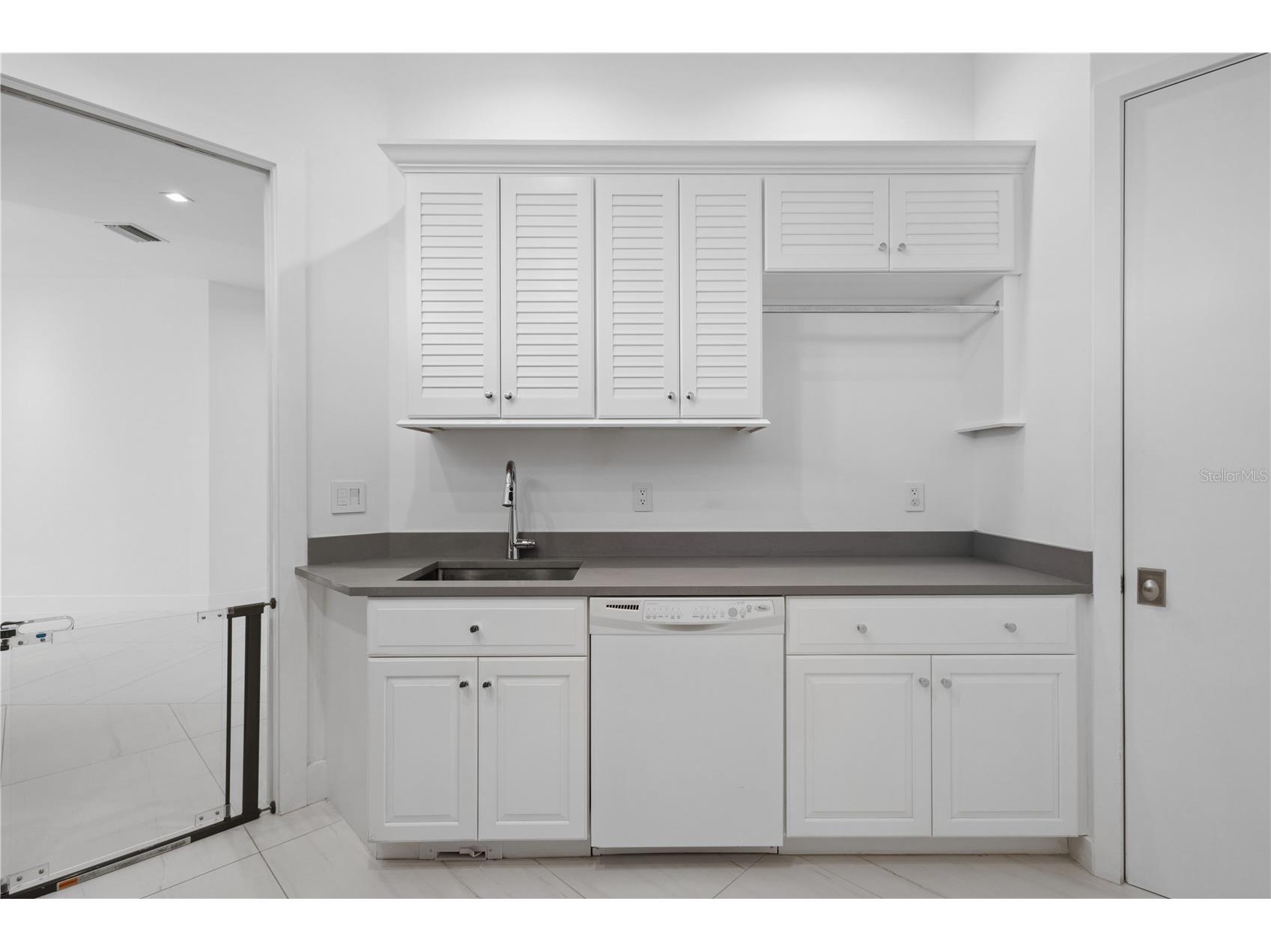 1808 Flower Drive Sarasota FL 34239 A4669396 image42