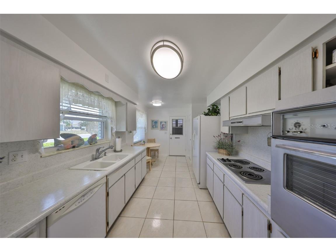 1809 Haverford Avenue Sun City Center FL 33573 TB8377262 image24