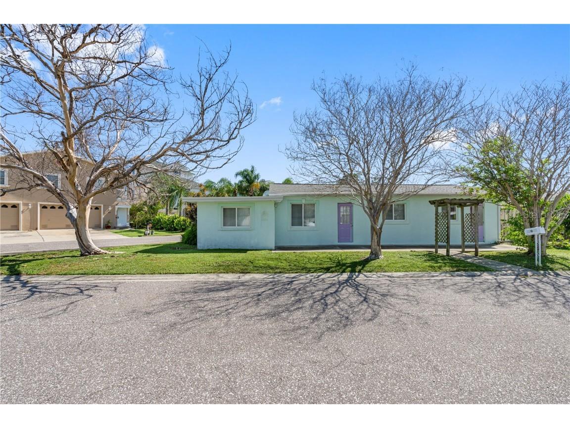 18099 4th Street E Redington Shores FL 33708 TB8309400 image1