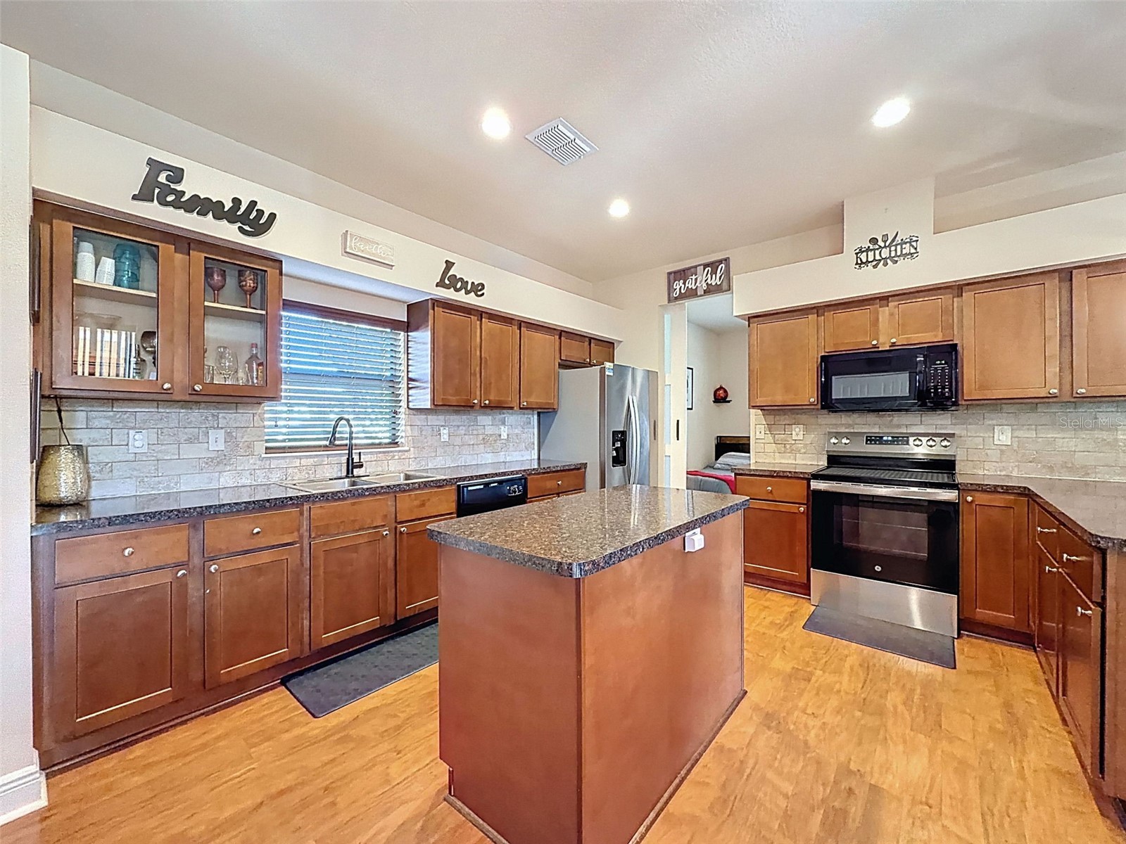 18105 Clearview Drive Brooksville FL 34604 W7882058 image9