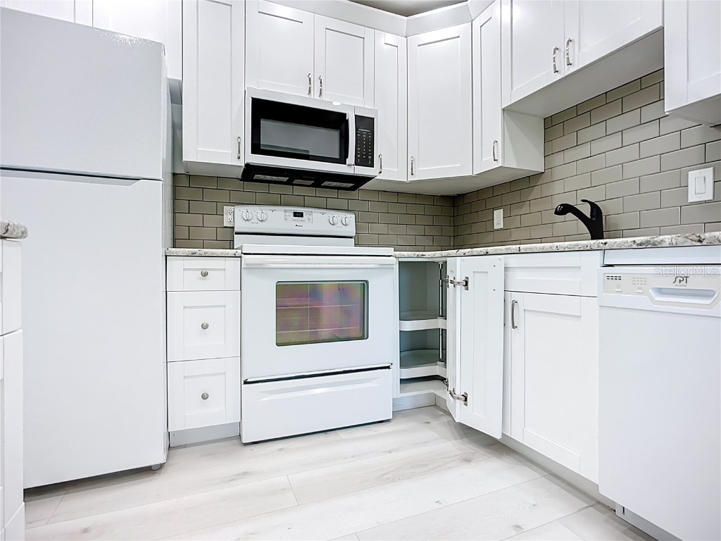 1811 Bedford Lane #166 Sun City Center FL 33573 W7880568 image14