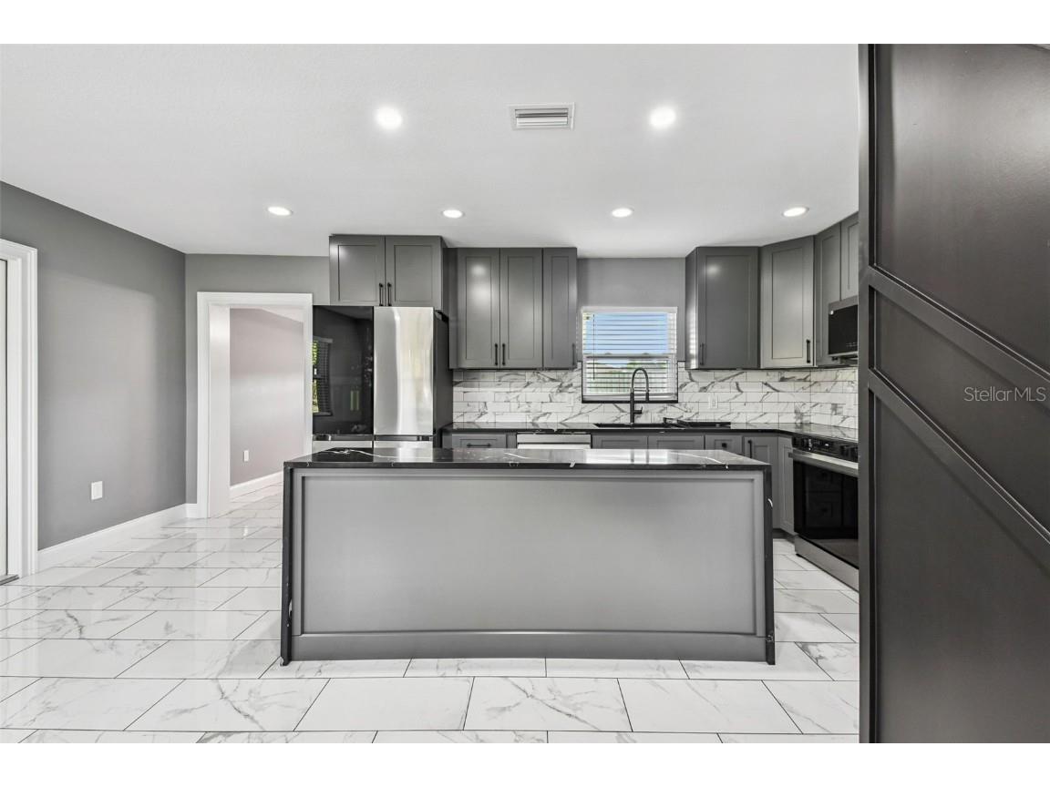 1811 Marilyn Avenue Bradenton FL 34207 A4672866 image68