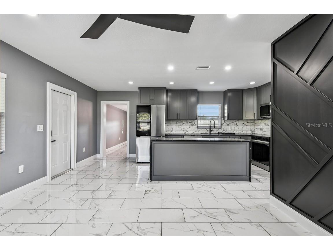 1811 Marilyn Avenue Bradenton FL 34207 A4672866 image9