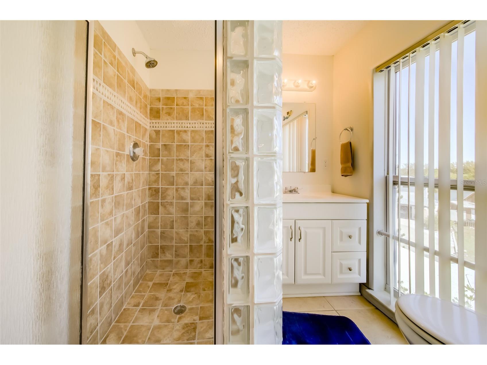 18111 1st Street E Redington Shores FL 33708 TB8480489 image34