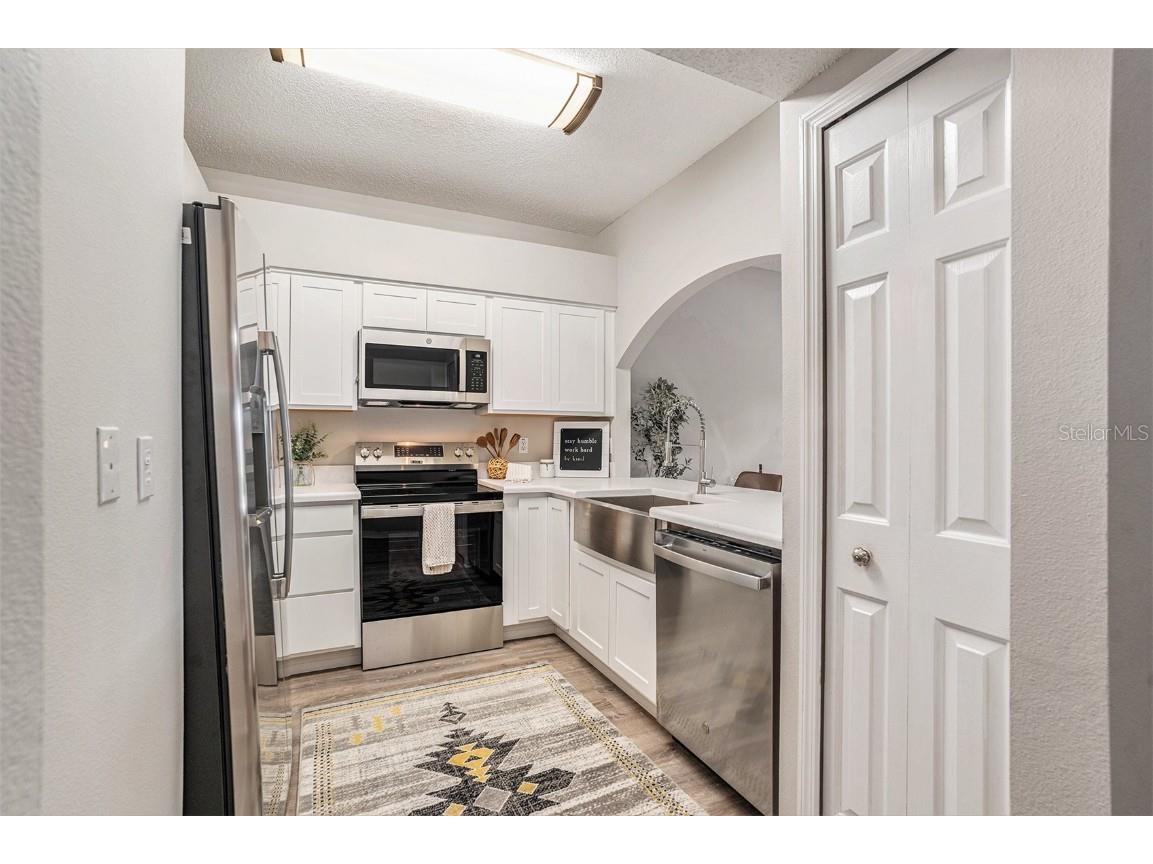 18114 Paradise Point Drive Tampa FL 33647 TB8436563 image14