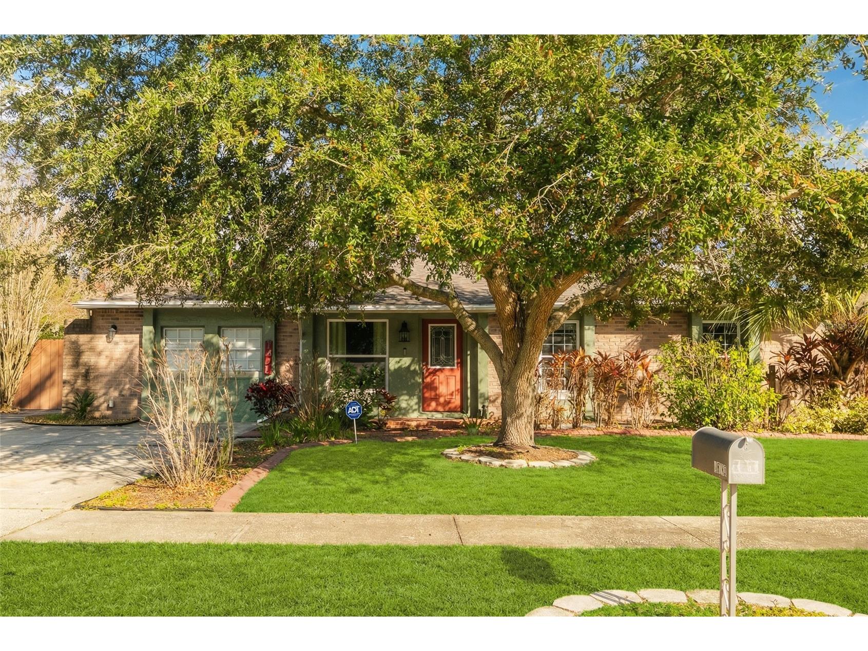 1813 Nova Drive Valrico FL 33596 TB8468217 image1